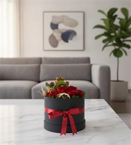 Siyah Silindir Kutuda Kırmızı Güller ve Kalanchoe
